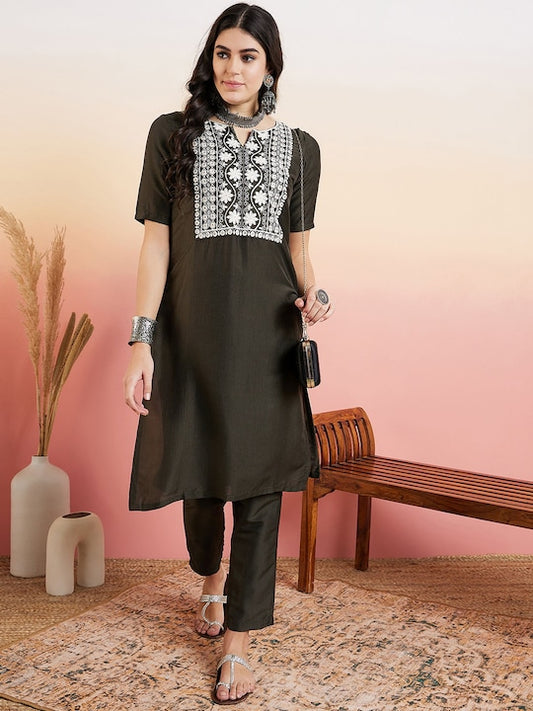 Green Floral Yoke Design Thread Work Regular Kurta With Trousers
