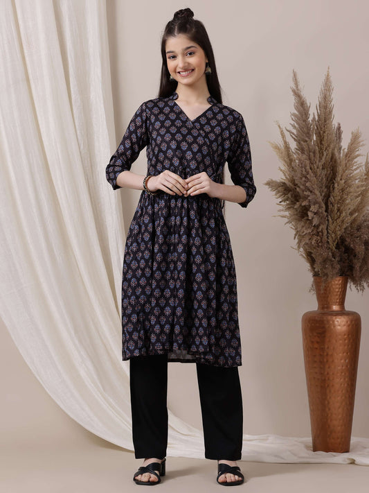 Girls Floral Printed Angrakha Kurta with Trousers