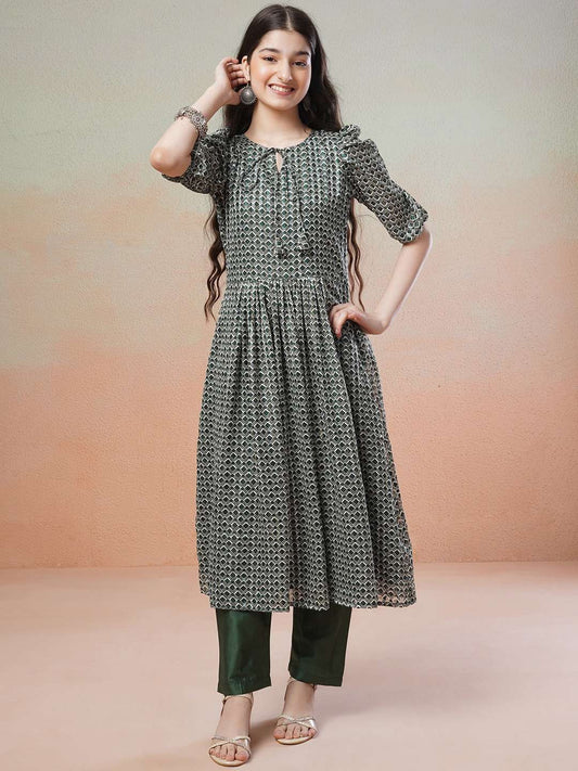 Girls Green Geometric Printed Kurta with Trousers