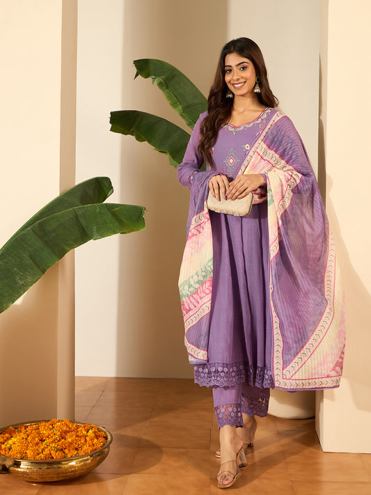 Floral Embroidered Sweetheart Neck Thread Work Kurta & Trousers With Dupatta