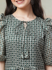Girls Green Geometric Printed Kurta with Trousers