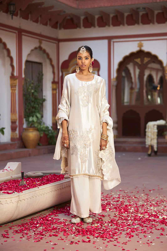 Off White Simmer Gerogette Embroiderd Kurta Set