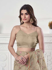 Floral Thread & Sequinned Embroidered Saree With Blouse Piece