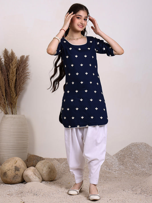 Girls Ethnic Motifs Embroidered Regular Thread Work Chanderi Cotton Kurta with Dhoti Pants