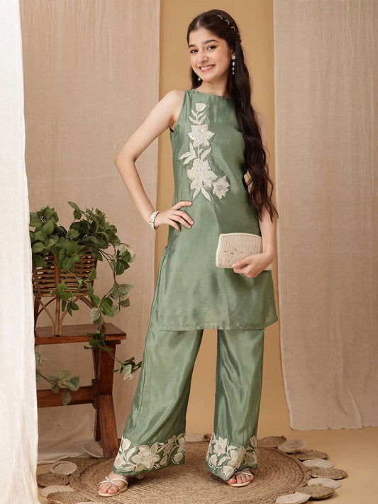 Girls Floral Embroidered Regular Thread Work Kurta with Palazzos
