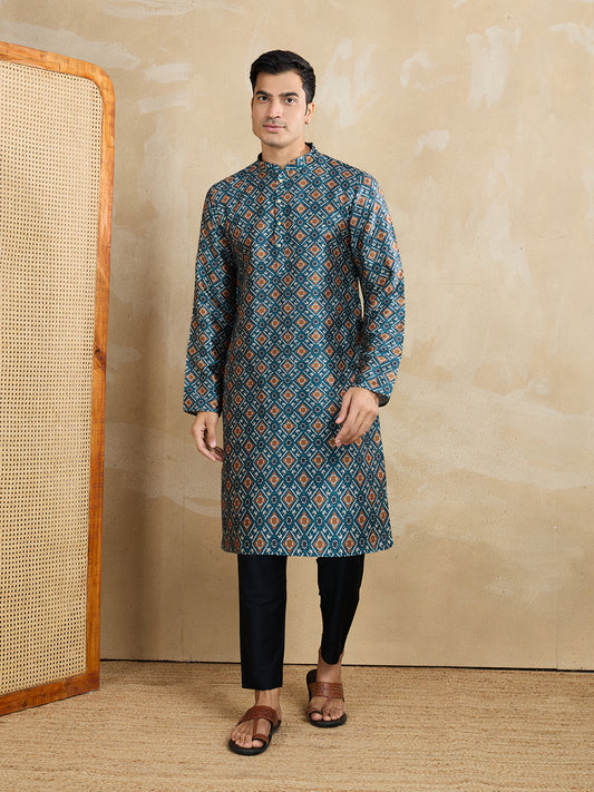 Ethnic Motifs Printed Mandarin Collar Sequinned Straight Kurta With Trousers