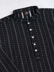 Men Striped Mandarin Collar Kurta