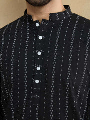 Men Striped Mandarin Collar Kurta