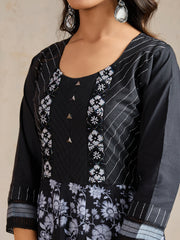 Floral Printed Round Neck Thread Work Kurta With Trousers & Dupatta