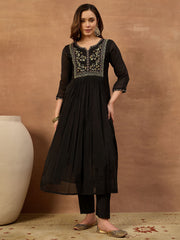 Women Floral Embroidered Panelled Thread Work Chanderi Cotton Kurta with Trousers & With Dupatta