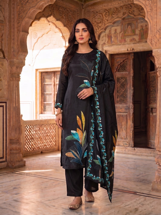 Women Floral Printed Regular Beads and Stones Kurta with Trousers & With Dupatta