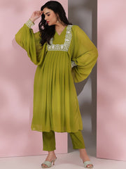 Green Women Floral Yoke Design Pleated Thread Work Kurta with Trousers