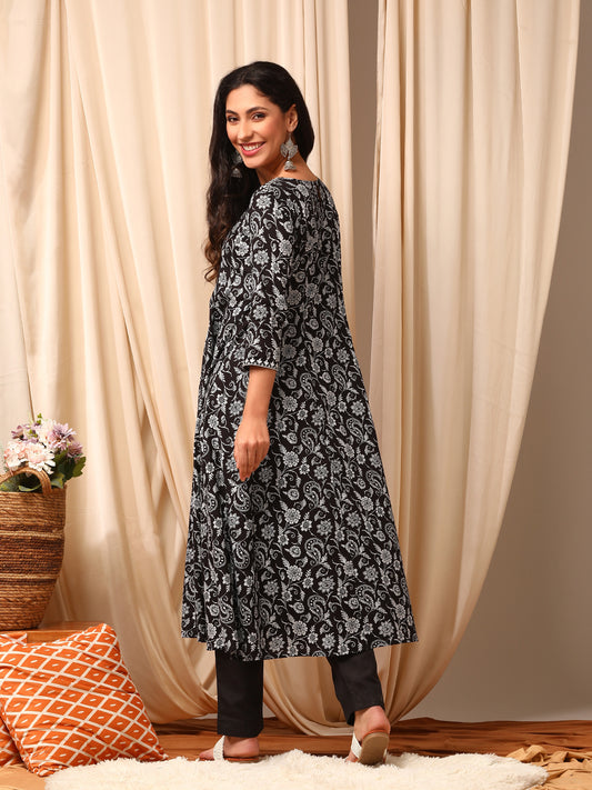 Women Floral Embroidered Regular Thread Work Kurta with Trousers