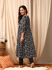 Women Floral Embroidered Regular Thread Work Kurta with Trousers