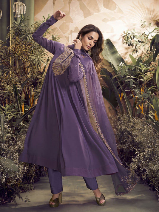 Women Floral Yoke Design Regular Thread Work Kurta with Trousers & With Dupatta
