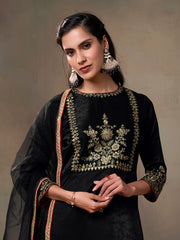 Ethnic Motifs Embroidered Velvet Kurta With Trousers & Dupatta