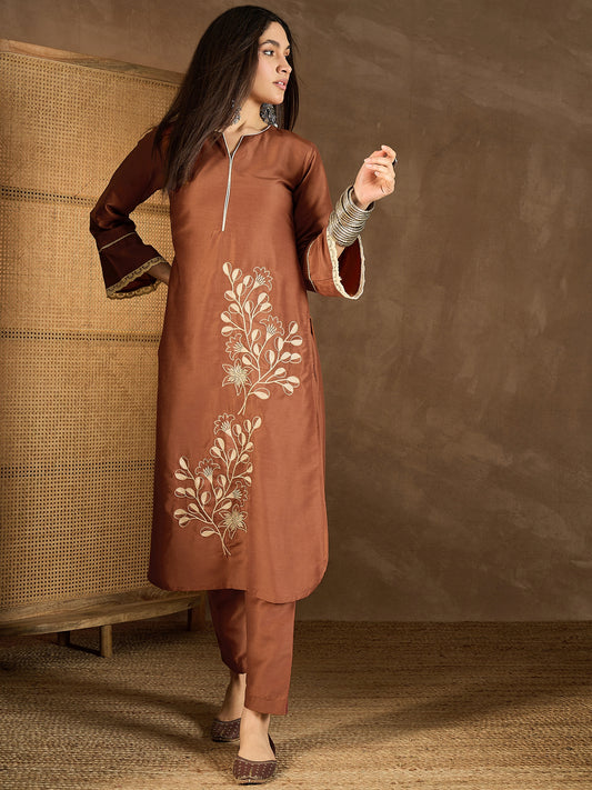Floral Embroidered Notch Neck Thread Work Kurta With Trousers