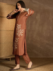 Floral Embroidered Notch Neck Thread Work Kurta With Trousers