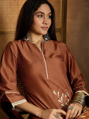 Floral Embroidered Notch Neck Thread Work Kurta With Trousers