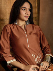 Floral Embroidered Notch Neck Thread Work Kurta With Trousers