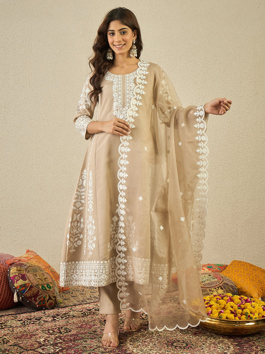 Women Floral Embroidered Round Neck Thread Work Kurta with Trousers & Dupatta