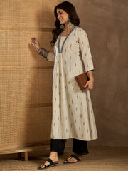 Women Ethnic Motifs Embroidered V-Neck A-Line Cotton Kurta