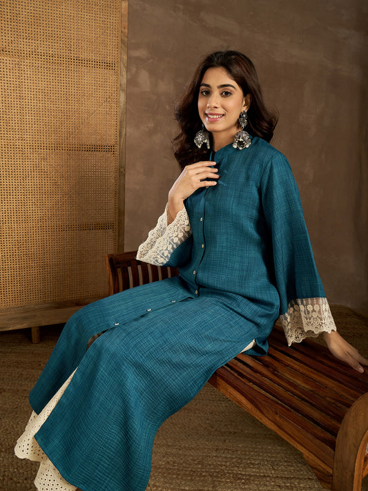Mandarin Collar Flared Sleeves Straight Kurta
