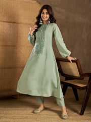 Women Floral Yoke Design Thread Work Floral Kurta