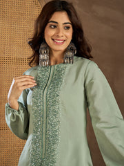 Women Floral Yoke Design Thread Work Floral Kurta