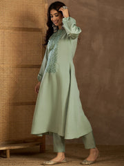 Women Floral Yoke Design Thread Work Floral Kurta