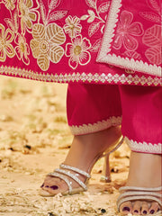 Malaika Arora Women Floral Embroidered Thread Work Kurta With Trousers & Dupatta