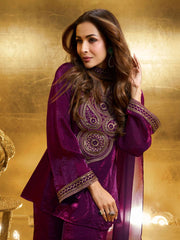 Malaika Arora Women Paisley Yoke Design Regular Kurti with Palazzos & Dupatta
