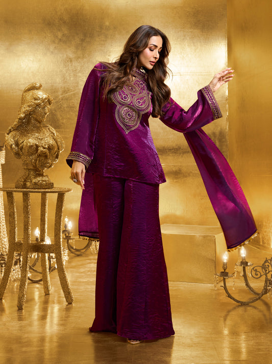 Malaika Arora Women Paisley Yoke Design Regular Kurti with Palazzos & Dupatta