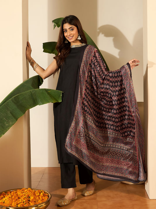 Round Neck Sequinned Straight Sleeveless Kurta & Trousers With Dupatta