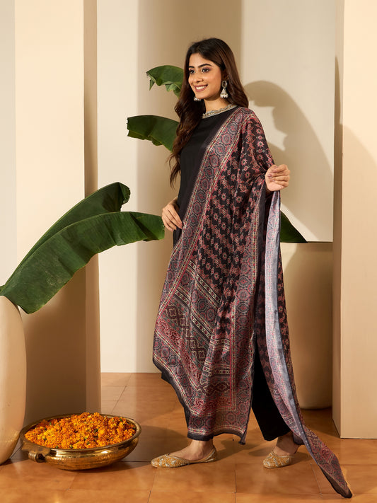 Round Neck Sequinned Straight Sleeveless Kurta & Trousers With Dupatta