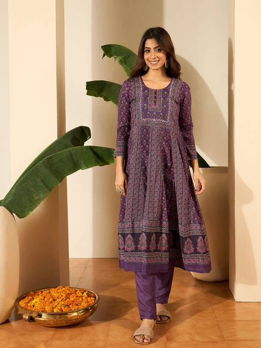 Women Floral Printed Regular Thread Work Kurta with Trousers & Dupatta
