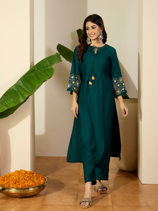 Women Solid Kurta with Trousers