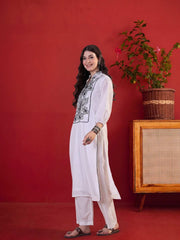 Women Floral Embroidered Regular Thread Work Kurta with Palazzos