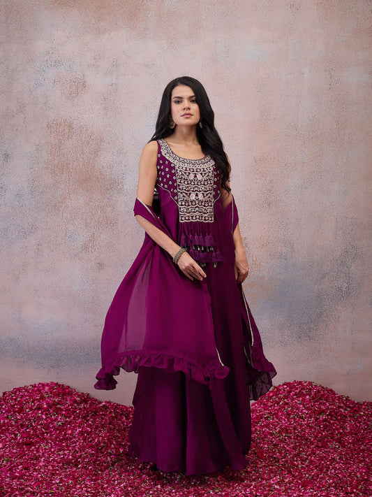 Women Ethnic Motifs Embroidered Thread Work Grandeur & Majestic Artwork Georgette Anarkali Kurta