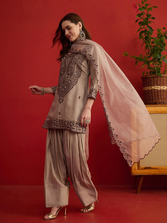 Women Thread Embroidered Farshi Salwar Kurta Set With Dupatta