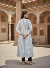 Women Keyhole Neck Kurta