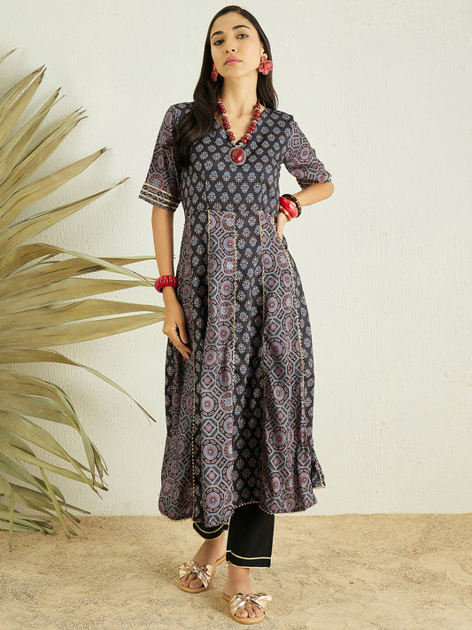 Women Ethnic Motifs Printed Anarkali Kurta with Trousers