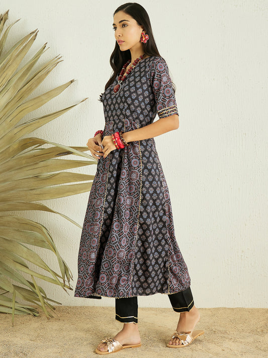 Women Ethnic Motifs Printed Anarkali Kurta with Trousers