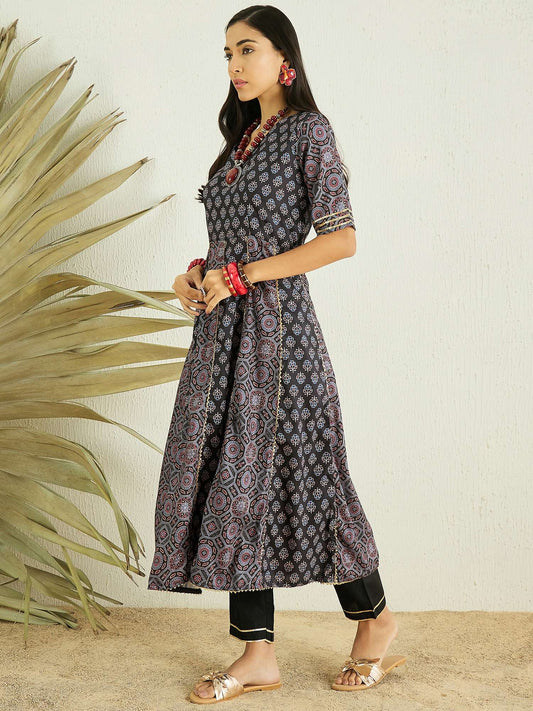 Women Ethnic Motifs Printed Anarkali Kurta with Trousers