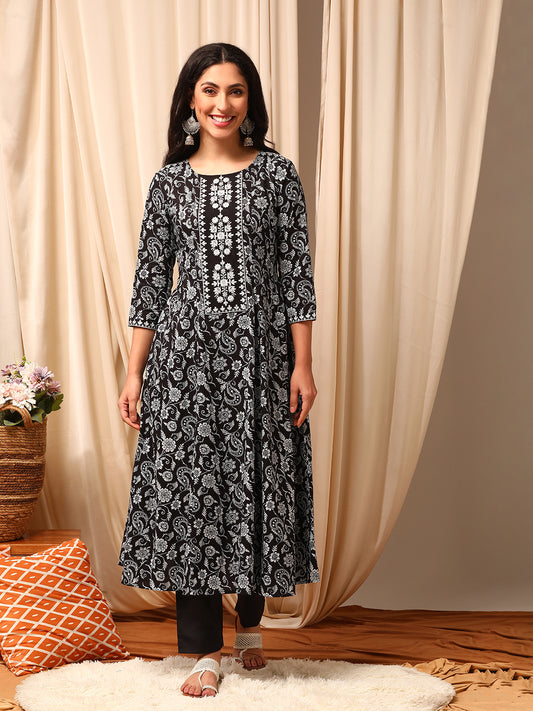Women Floral Printed Panelled Kurta with Trousers