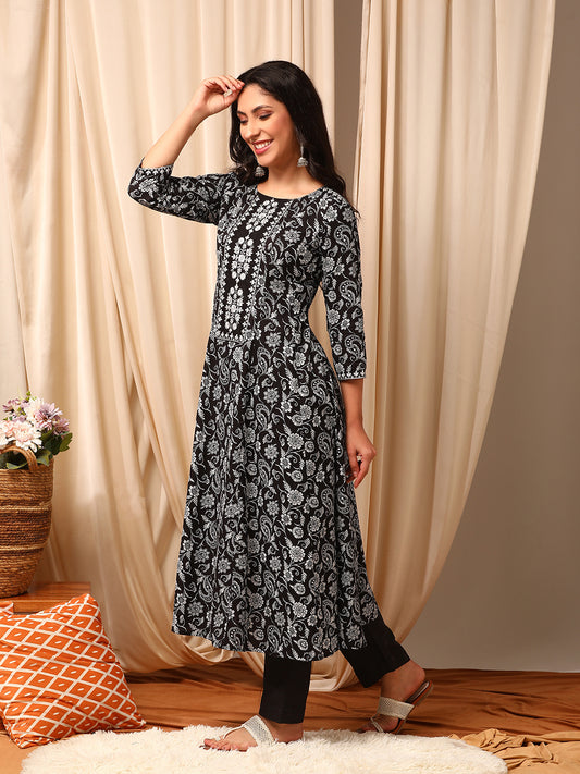 Women Floral Printed Panelled Kurta with Trousers