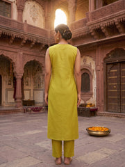 Women Floral Embroidered Regular Thread Work Kurta with Trousers