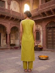 Women Floral Embroidered Regular Thread Work Kurta with Trousers