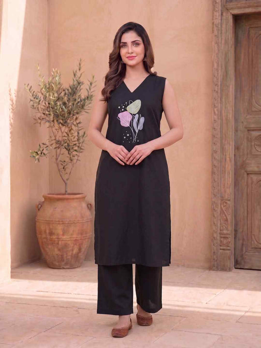 Women Floral Embroidered Regular Thread Work Kurta with Palazzos