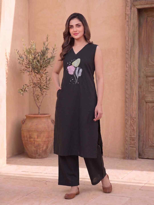 Women Floral Embroidered Regular Thread Work Kurta with Palazzos